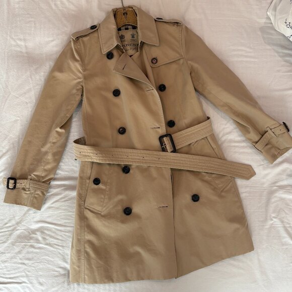 Burberry Jackets & Blazers - Burberry Honey Kensington Medium Trench Coat US4